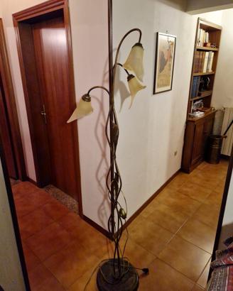 Lampada da terra in rame