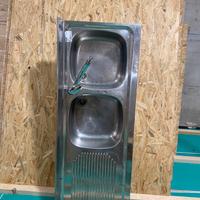 Lavello con doppia vasca e gocciolatoio