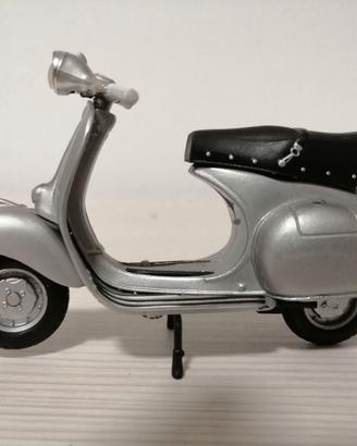 Modellino Vespa 1:18