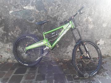 Bici downhill