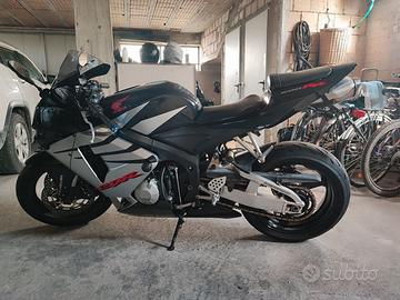 HONDA CBR 600 RR 2005 CON 50.000KM IN OTTIME CONDI