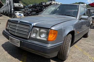 Ricambi usati per Mercedes E200 2.0 bz