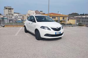 Lancia Ypsilon 1.0 Hybrid FireFly Gold