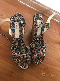 Sandalo floreale con zeppa Marc Jacobs