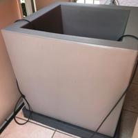 Vaso quadrato in plastica per terrazzo