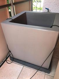 Vaso quadrato in plastica per terrazzo