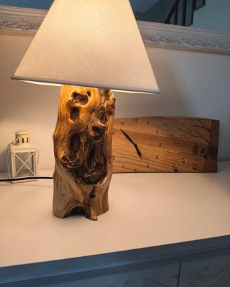 Lampada in legno d'ulivo