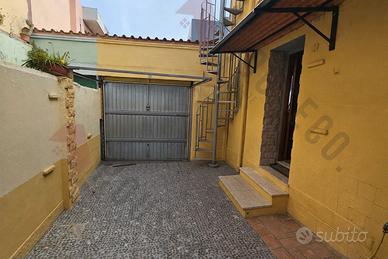 Viale Colombo:Casa indipendente tipologia bilocale