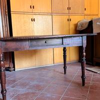 Tavolo ovale in legno