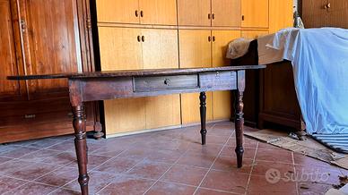 Tavolo ovale in legno