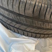 Gomme Michelin  215 60 r16 estive