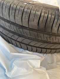 Gomme Michelin  215 60 r16 estive