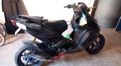 Smembro per pezzi di ricambio Aprilia SR factory R