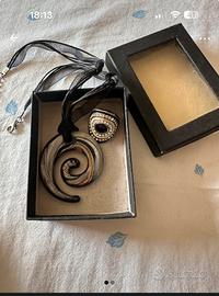 Collana con ciondolo e anello