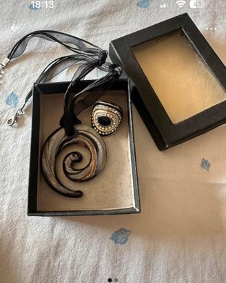 Collana con ciondolo e anello