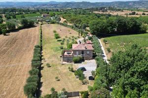 Rustico / Casale di 160 m² con 4 locali e box auto