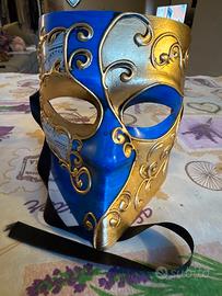 Maschera di carnevale fatta a mano