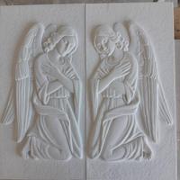 Coppia di bassorilievi con angeli in marmo