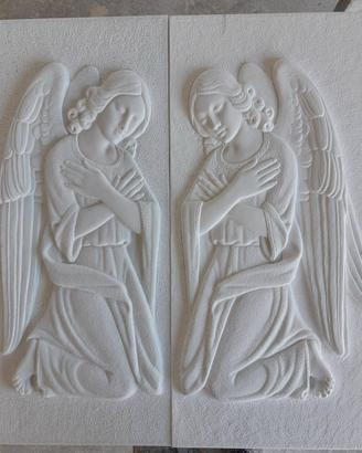 Coppia di bassorilievi con angeli in marmo