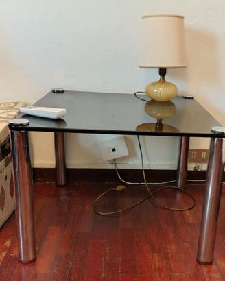 Tavolino vintage in vetro fumé e struttura cromata
