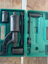 Moltiplicatore di coppia per bulloni ruote camion