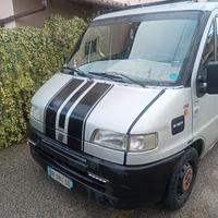 Non giudicarmi dal vestito sotto sono tutto ok