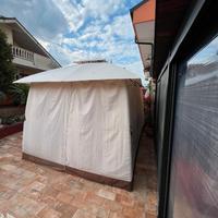 Gazebo con chiusura a cerniera