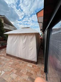 Gazebo con chiusura a cerniera