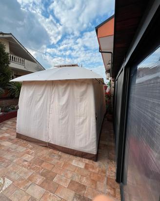 Gazebo con chiusura a cerniera