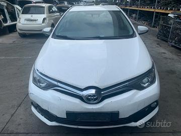 TOYOTA AURIS 1.6 D - ANNO 2015 - PER RICAMBI