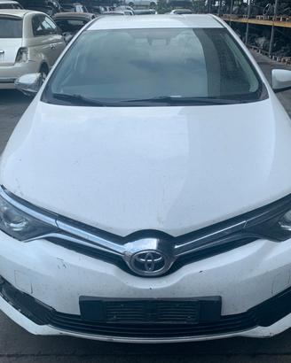 TOYOTA AURIS 1.6 D - ANNO 2015 - PER RICAMBI