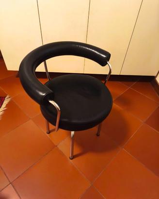 Ambitissima poltrona girevole copia Cassina LC7