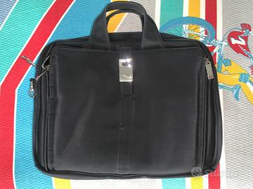 Varie borse e pochette