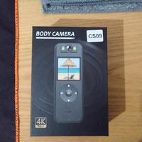 videocamera 4K Ultra HD con display  a colori. 