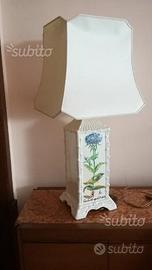 Lampada da tavolo con paralume bianco in ceramica