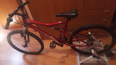 Mountain bike bi ammortizzata 