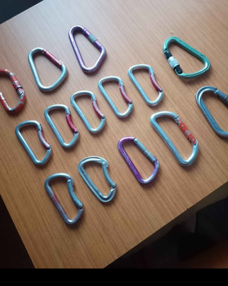 Moschettoni vari (14 pezzi)