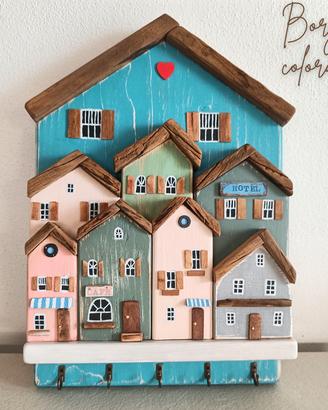 Portachiavi legno artigianale "Borgo Colorato"