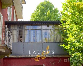 Palazzo / Stabile di 2200 m² con più di 5 locali a
