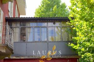 Palazzo / Stabile di 2200 m² con più di 5 locali a