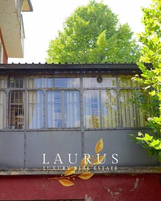 Palazzo / Stabile di 2200 m² con più di 5 locali a