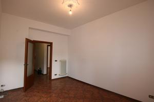 AP190 - Appartamento luminoso con terrazza e garag