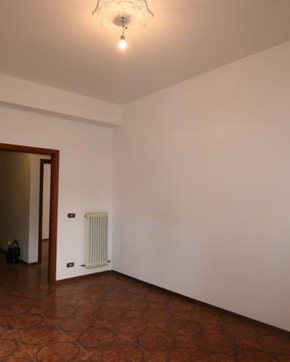 AP190 - Appartamento luminoso con terrazza e garag