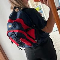 Zaino rosso e blu – capiente, multi‑tasche, con pa