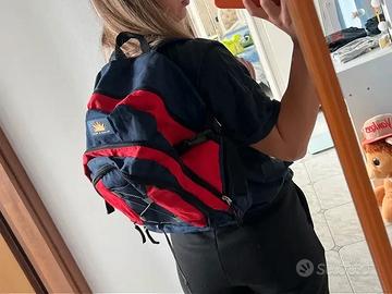 Zaino rosso e blu – capiente, multi‑tasche, con pa