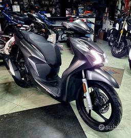 QJMotor SQ16 125 e 200Cc. con Baule e Parabrezza