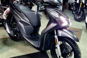 QJMotor SQ16 125 e 200Cc. con Baule e Parabrezza