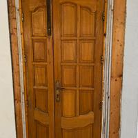 Portone artigianale in legno di castagno