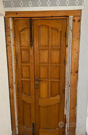 Portone artigianale in legno di castagno