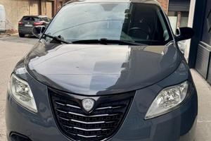 auto lancia Y